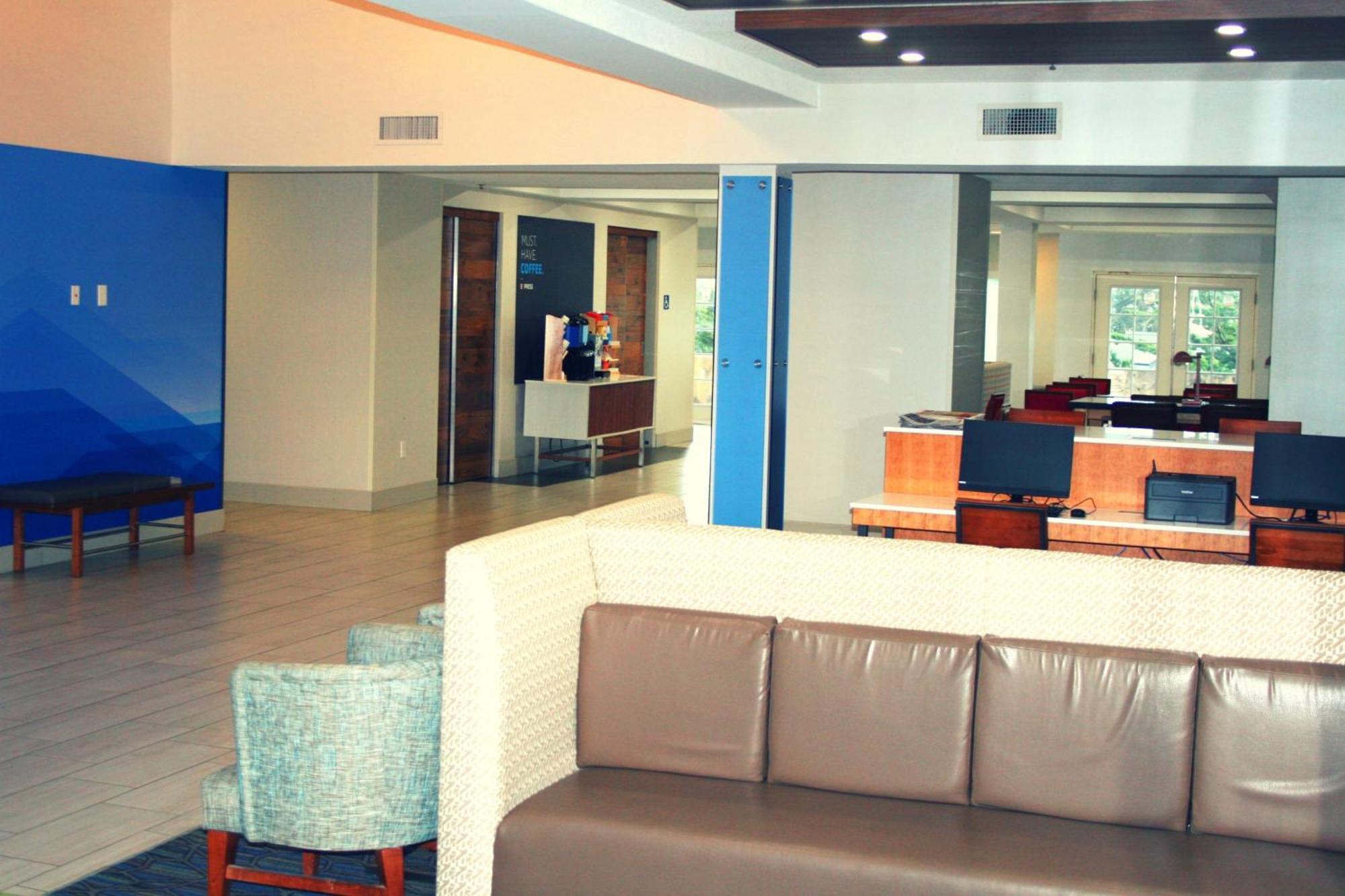 Holiday Inn Express Hotel & Suites Marina By Ihg Eksteriør billede